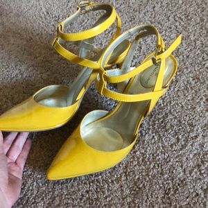 Mustard Bandolino heels